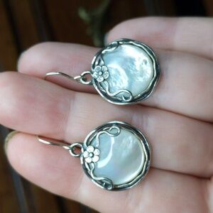 Mop mother of pearl coin shape earrings floral 925 sterling silver dangle